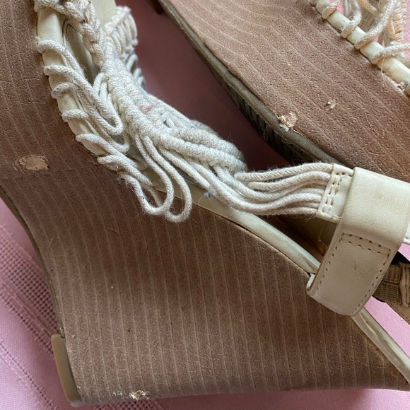 🌼 Girl Mia wedge heel sandals in cream! 🌼 - Picture 8 of 8